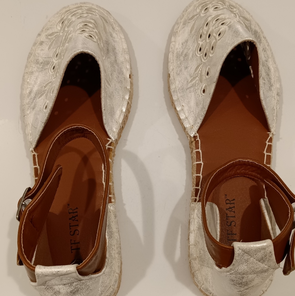 TF Star Women's Flats, White/Silver, Size 10